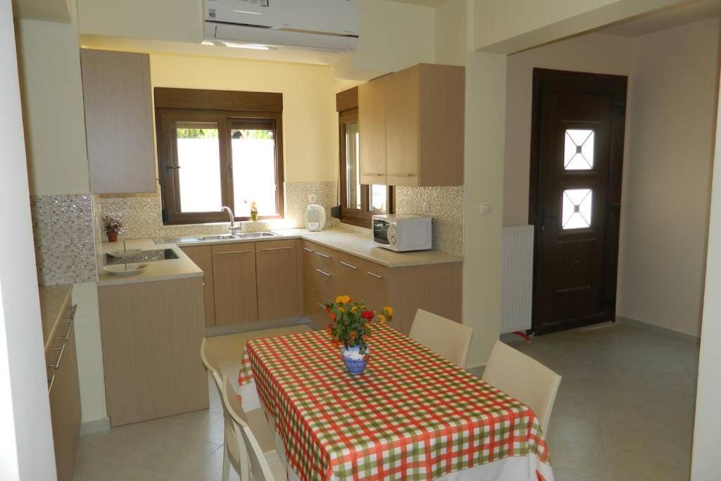 Fiore di Rodi - Private Pool, Jacuzzi&Barbecue Ialysos  Exterior foto